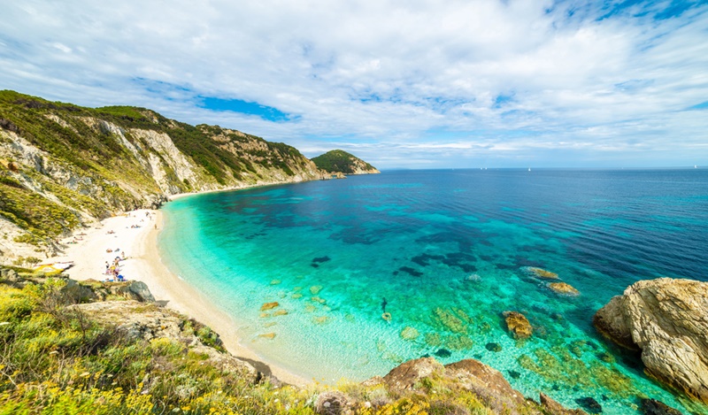 praia na ilha de elba, na itália